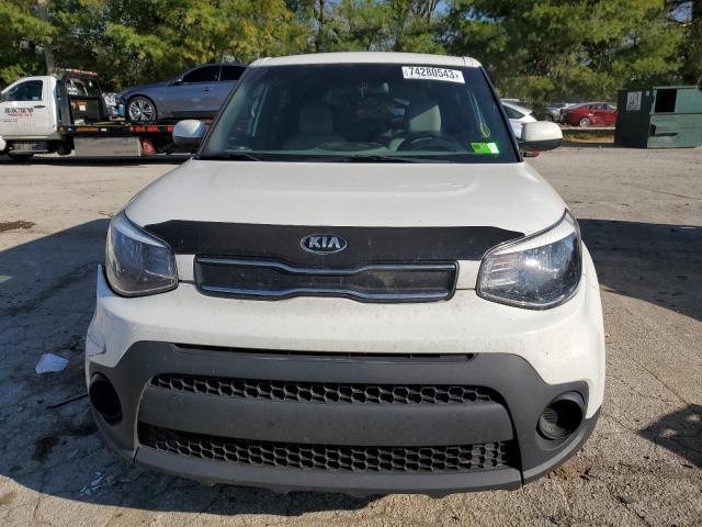 KNDJN2A23J7584646 - 2018 KIA SOUL WHITE photo 5