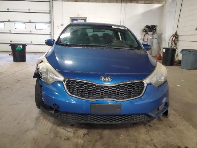 KNAFX4A80E5055590 - 2014 KIA FORTE EX BLUE photo 5