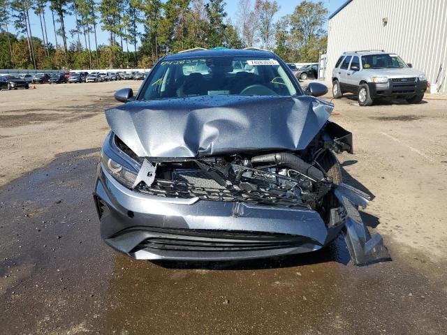 3KPF24AD8PE677960 - 2023 KIA FORTE LX GRAY photo 5