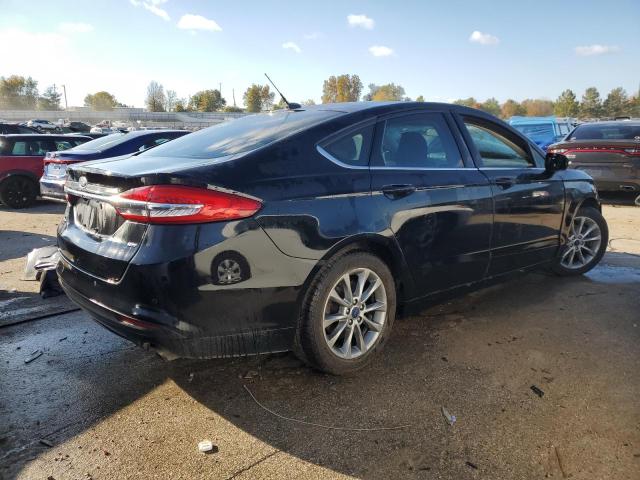 3FA6P0H74HR178082 - 2017 FORD FUSION SE BLACK photo 3