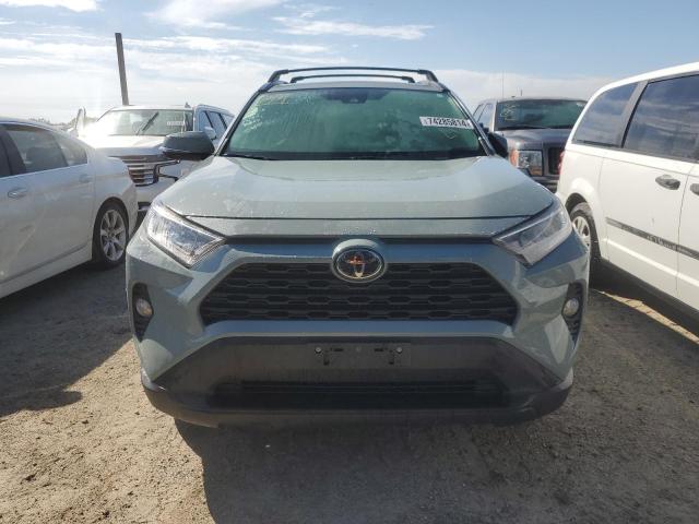 2T3A1RFV0KW039453 - 2019 TOYOTA RAV4 XLE PREMIUM GRAY photo 5