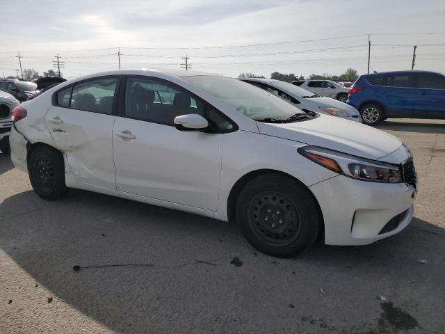 3KPFL4A70HE009854 - 2017 KIA FORTE LX WHITE photo 4