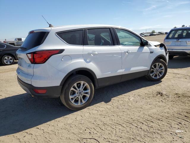 1FMCU0GD6KUC54989 - 2019 FORD ESCAPE SE WHITE photo 3