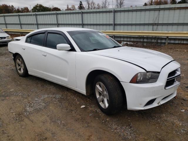 2C3CDXBG5DH546139 - 2013 DODGE CHARGER SE WHITE photo 4