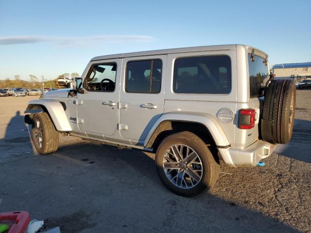1C4JJXP69NW115074 - 2022 JEEP WRANGLER U SAHARA 4XE SILVER photo 2