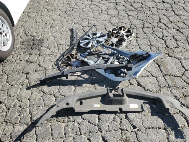 JTDKARFP9J3079957 - 2018 TOYOTA PRIUS PRIM თეთრი ფოტო 12