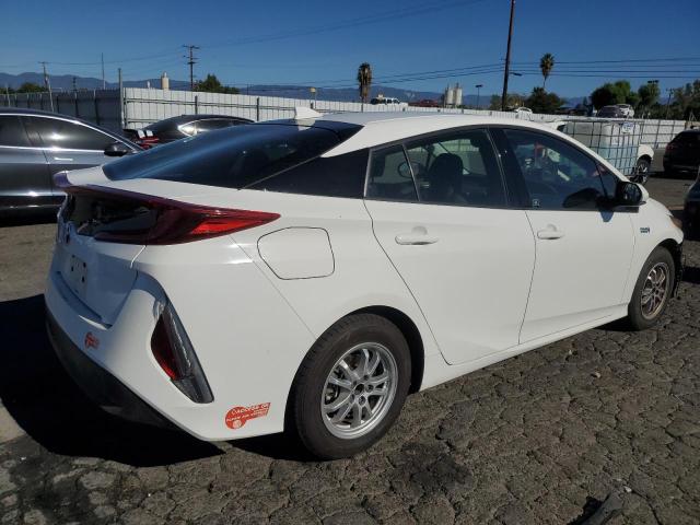 JTDKARFP9J3079957 - 2018 TOYOTA PRIUS PRIM თეთრი ფოტო 3
