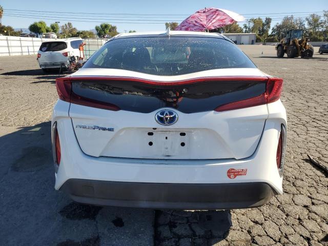 JTDKARFP9J3079957 - 2018 TOYOTA PRIUS PRIM თეთრი ფოტო 6