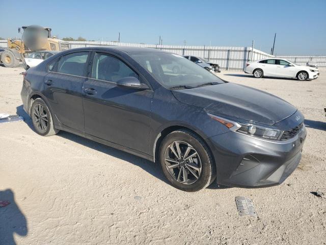 3KPF24AD8RE713097 - 2024 KIA FORTE LX GRAY photo 4