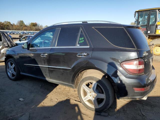 4JGBB7CB3BA747772 - 2011 MERCEDES-BENZ ML 550 4MATIC BLACK photo 2