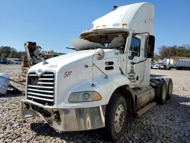 1M1AK06Y07N022931 - 2007 MACK 600 CXN600 WHITE photo 2