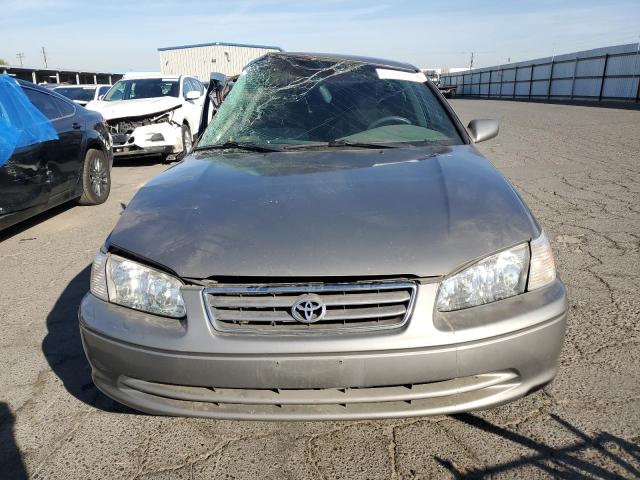 4T1BG22K8YU688487 - 2000 TOYOTA CAMRY CE TAN photo 5