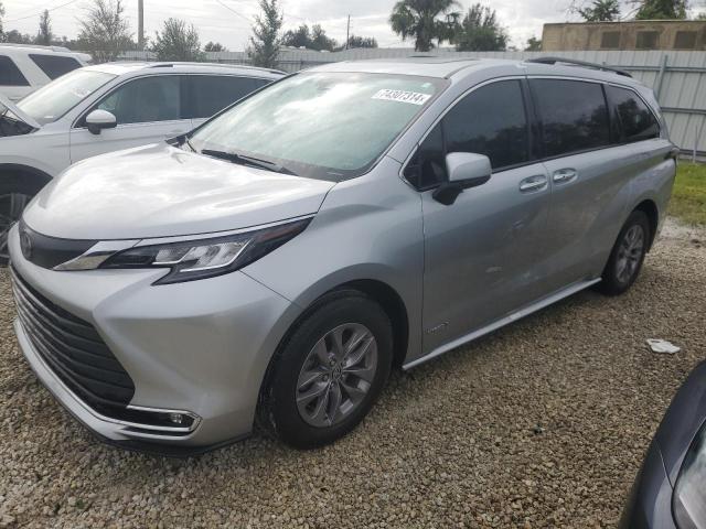 2021 TOYOTA SIENNA XLE, 