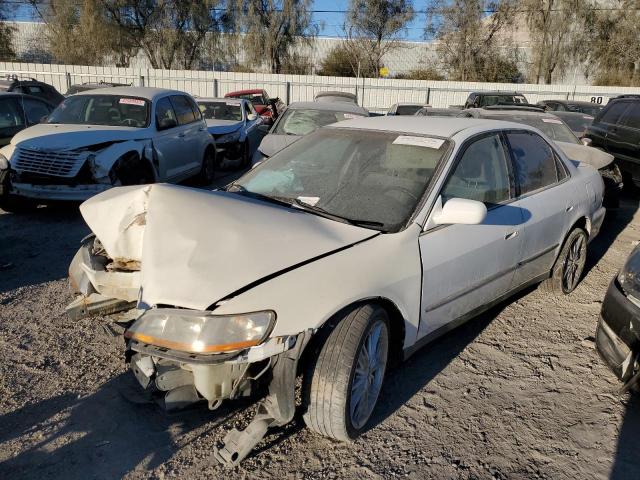 1HGCG5645WA110739 - 1998 HONDA ACCORD LX WHITE photo 1