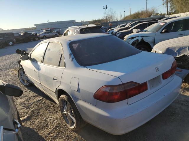 1HGCG5645WA110739 - 1998 HONDA ACCORD LX WHITE photo 2