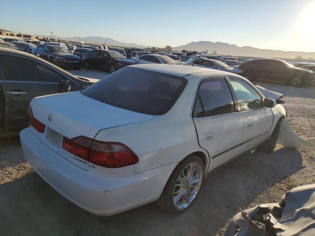 1HGCG5645WA110739 - 1998 HONDA ACCORD LX WHITE photo 3