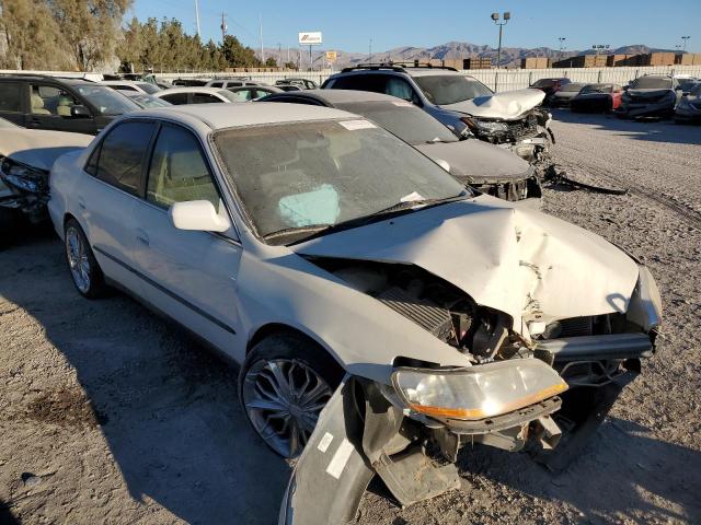 1HGCG5645WA110739 - 1998 HONDA ACCORD LX WHITE photo 4