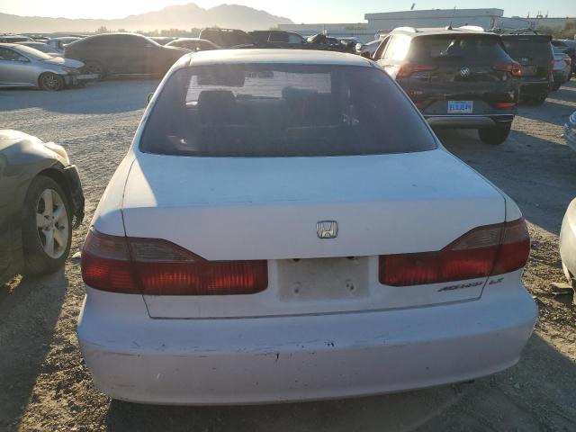 1HGCG5645WA110739 - 1998 HONDA ACCORD LX WHITE photo 6