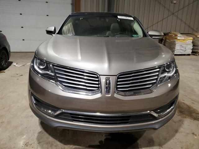 2LMPJ8LR9HBL31495 - 2017 LINCOLN MKX RESERVE أسمر صورة 5