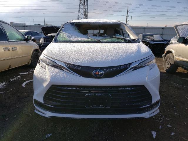 5TDKSKFC8MS024047 - 2021 TOYOTA SIENNA LE WHITE photo 5