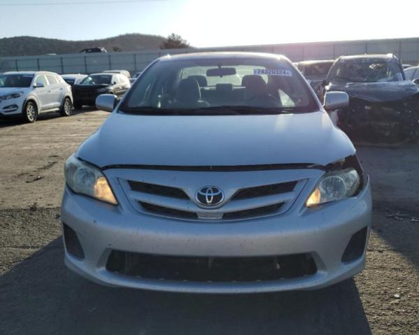 5YFBU4EE3DP120816 - 2013 TOYOTA COROLLA BASE SILVER photo 5