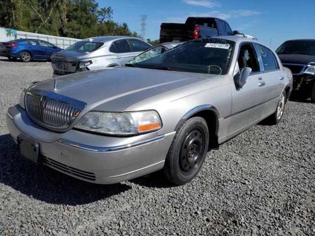 2LNBL8CV8AX614461 - 2010 LINCOLN TOWN CAR SIGNATURE LIMITED SILVER photo 1