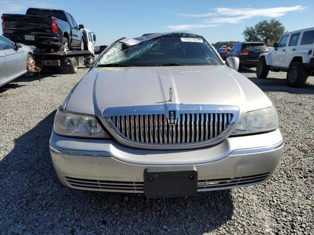 2LNBL8CV8AX614461 - 2010 LINCOLN TOWN CAR SIGNATURE LIMITED SILVER photo 5