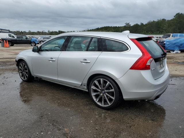 YV140MEK1F1217329 - 2015 VOLVO V60 PREMIER SILVER photo 2