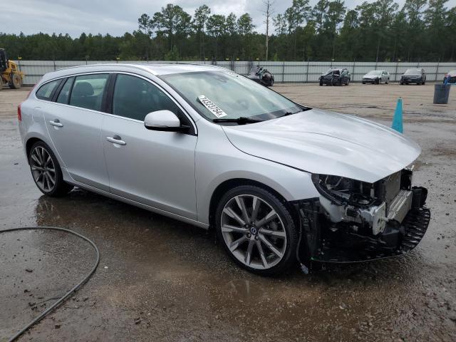 YV140MEK1F1217329 - 2015 VOLVO V60 PREMIER SILVER photo 4