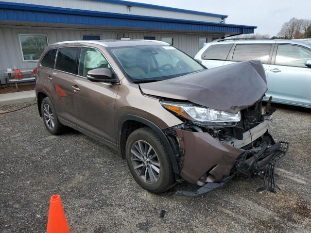 5TDJZRFH2HS446994 - 2017 TOYOTA HIGHLANDER SE TAN photo 4