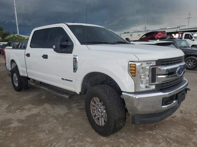 1FT7W2BT4JEB22400 - 2018 FORD F250 SUPER DUTY WHITE photo 4