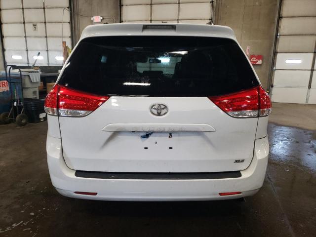 5TDYK3DC8DS384826 - 2013 TOYOTA SIENNA XLE WHITE photo 6