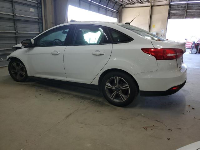 1FADP3FE2JL266661 - 2018 FORD FOCUS SE WHITE photo 2