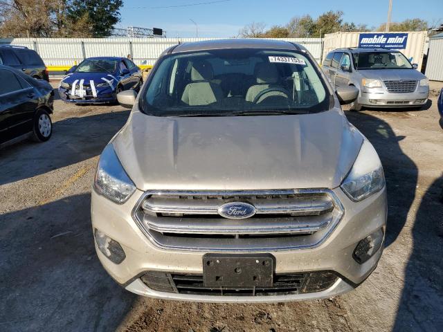 1FMCU9G92HUB89275 - 2017 FORD ESCAPE SE GOLD photo 5