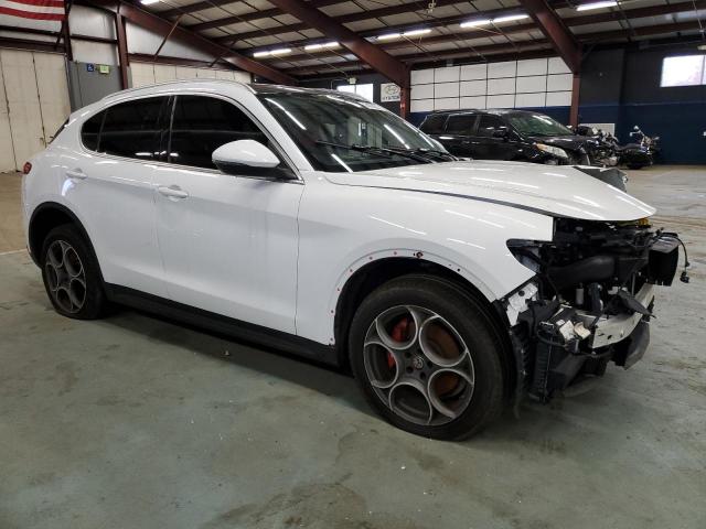 ZASPAKBN1K7C68654 - 2019 ALFA ROMEO STELVIO TI WHITE photo 4