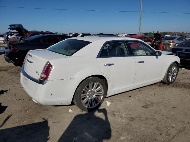 2C3CCAPT7CH312136 - 2012 CHRYSLER 300C LUXURY WHITE photo 3