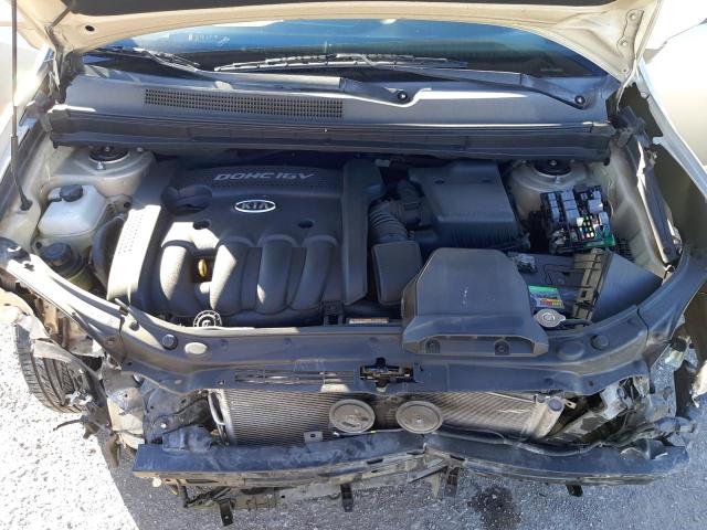 KNAFG525677030419 - 2007 KIA RONDO BASE TAN photo 12