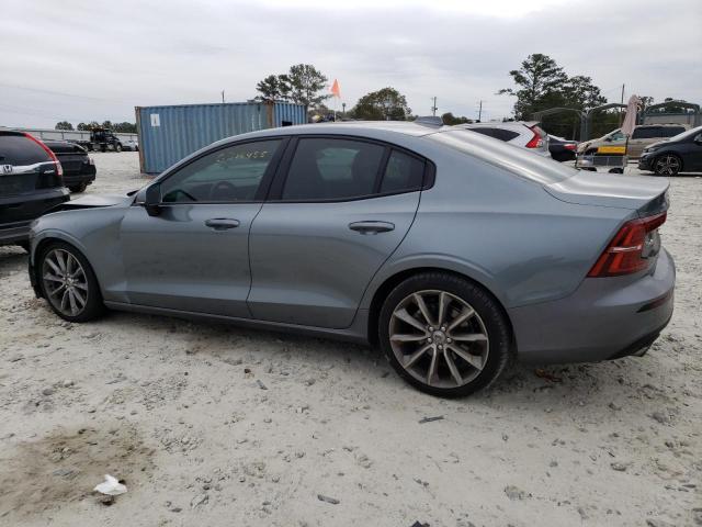 7JR102FK0LG030461 - 2020 VOLVO S60 T5 MOMENTUM GRAY photo 2