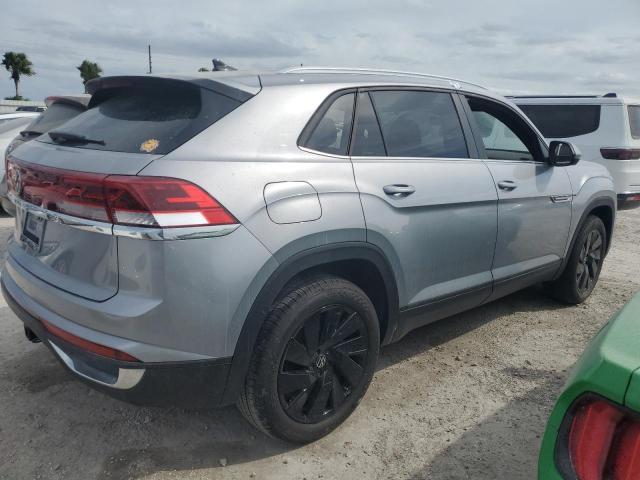 1V2WE2CA9RC250116 - 2024 VOLKSWAGEN ATLAS CROS SE فضي صورة 3