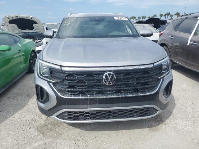 1V2WE2CA9RC250116 - 2024 VOLKSWAGEN ATLAS CROS SE فضي صورة 5