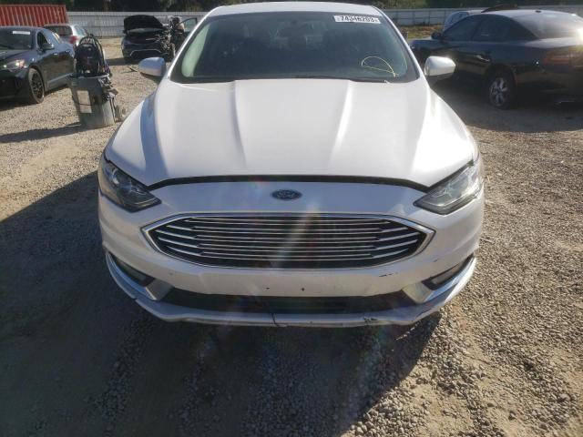 3FA6P0HD0JR150002 - 2018 FORD FUSION SE WHITE photo 5