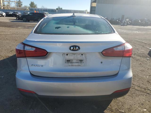 KNAFK4A61F5436279 - 2015 KIA FORTE LX SILVER photo 6