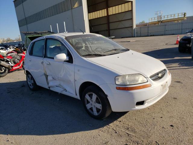 KL1TD66678B097611 - 2008 CHEVROLET AVEO BASE WHITE photo 4