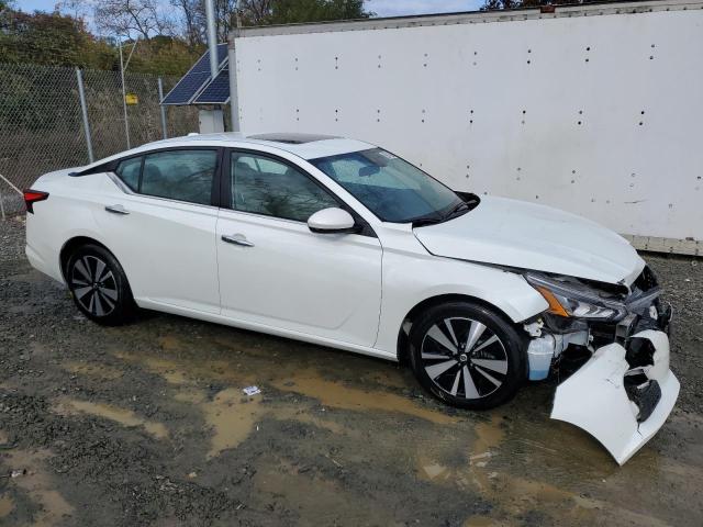 1N4BL4DV4NN372499 - 2022 NISSAN ALTIMA SV WHITE photo 4