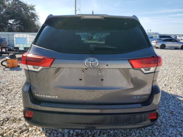 5TDJZRFH0JS822744 - 2018 TOYOTA HIGHLANDER SE GRAY photo 6