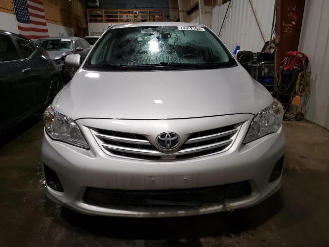 2T1BU4EE8DC057163 - 2013 TOYOTA COROLLA LE BASE SILVER photo 5