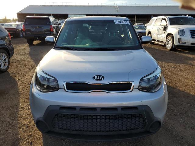 KNDJN2A28G7875166 - 2016 KIA SOUL SILVER photo 5