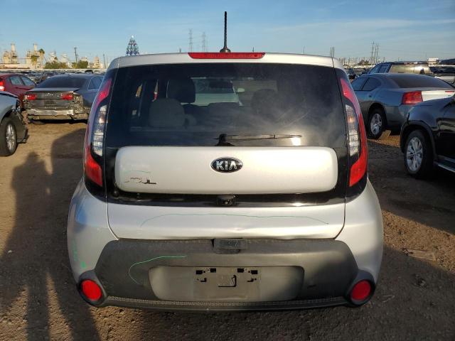 KNDJN2A28G7875166 - 2016 KIA SOUL SILVER photo 6