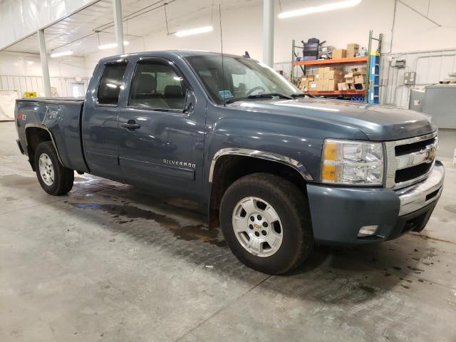 1GCSKSE38AZ107179 - 2010 CHEVROLET 1500 K1500 LT BLUE photo 4