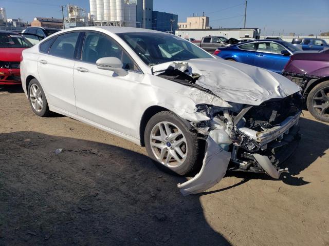 3FA6P0H72GR378621 - 2016 FORD FUSION SE WHITE photo 4